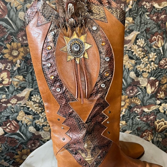 Elegant Brown and Gold Western Boots - Picture 2 of 10